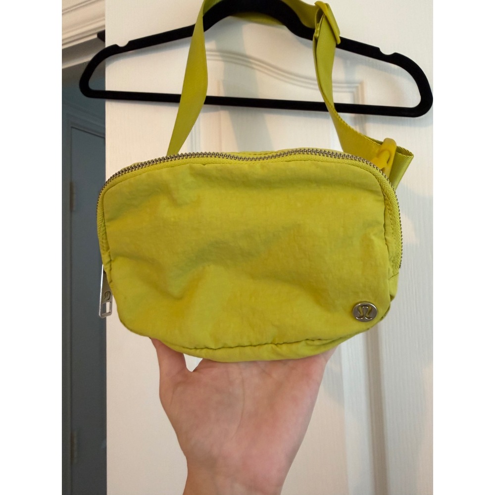 Lululemon Everywhere Belt Bag 1L Lime Yellow Green Adjustable Waist Pack Handbag